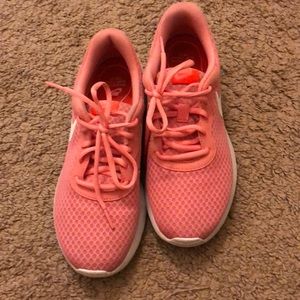Nike pink tanjun